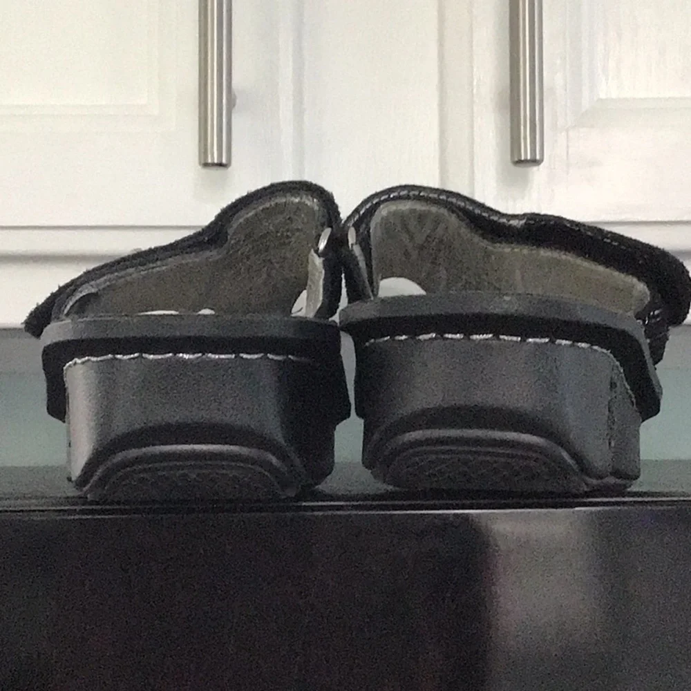 Alegria Brand Carina Chained Black Sandals w/Silver Size 39 Good Used Condition - Picture 4 of 5
